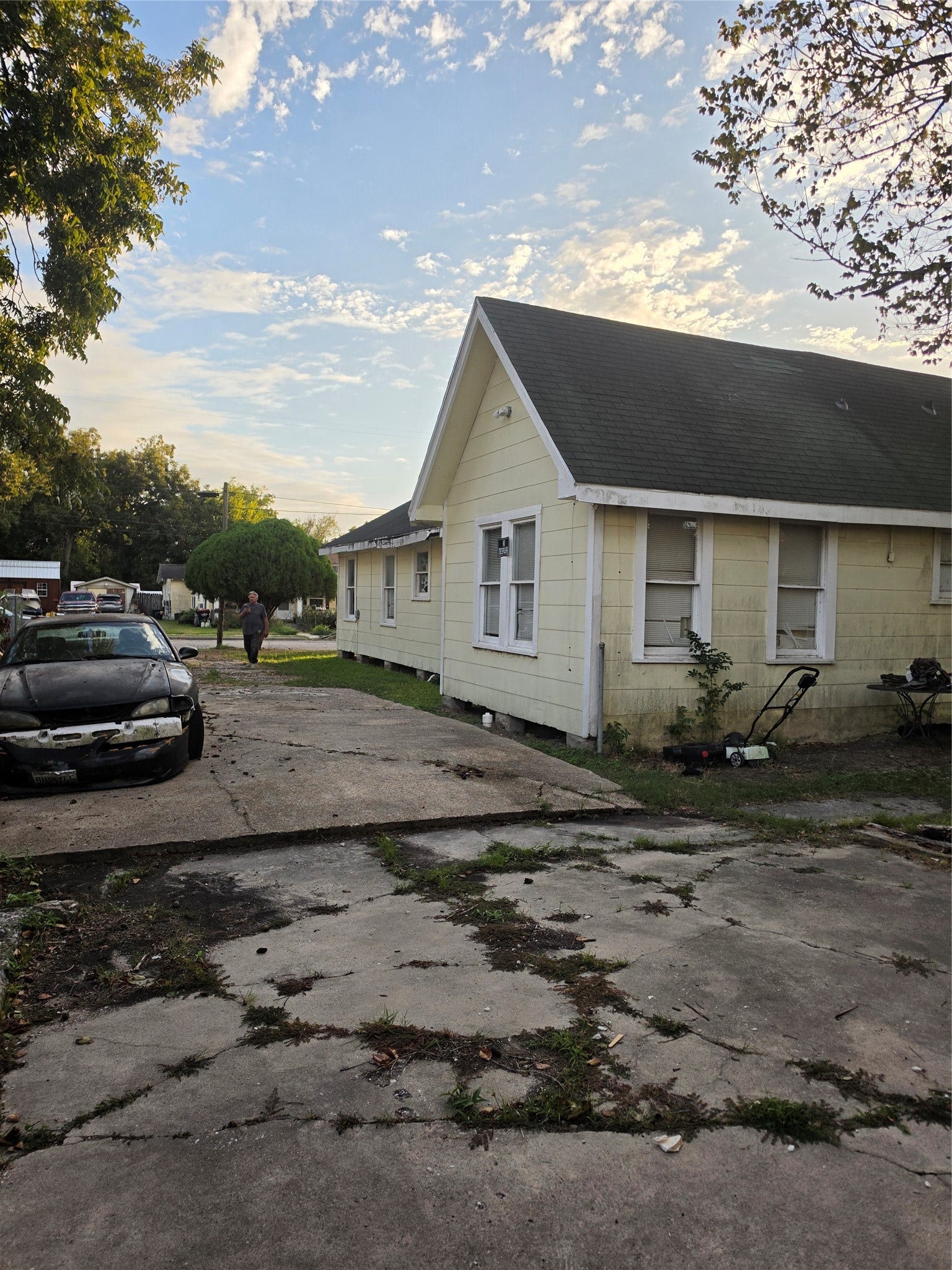 108 W Humble Street, Baytown, TX 77520 108 W Humble Street, Baytown, TX 77520