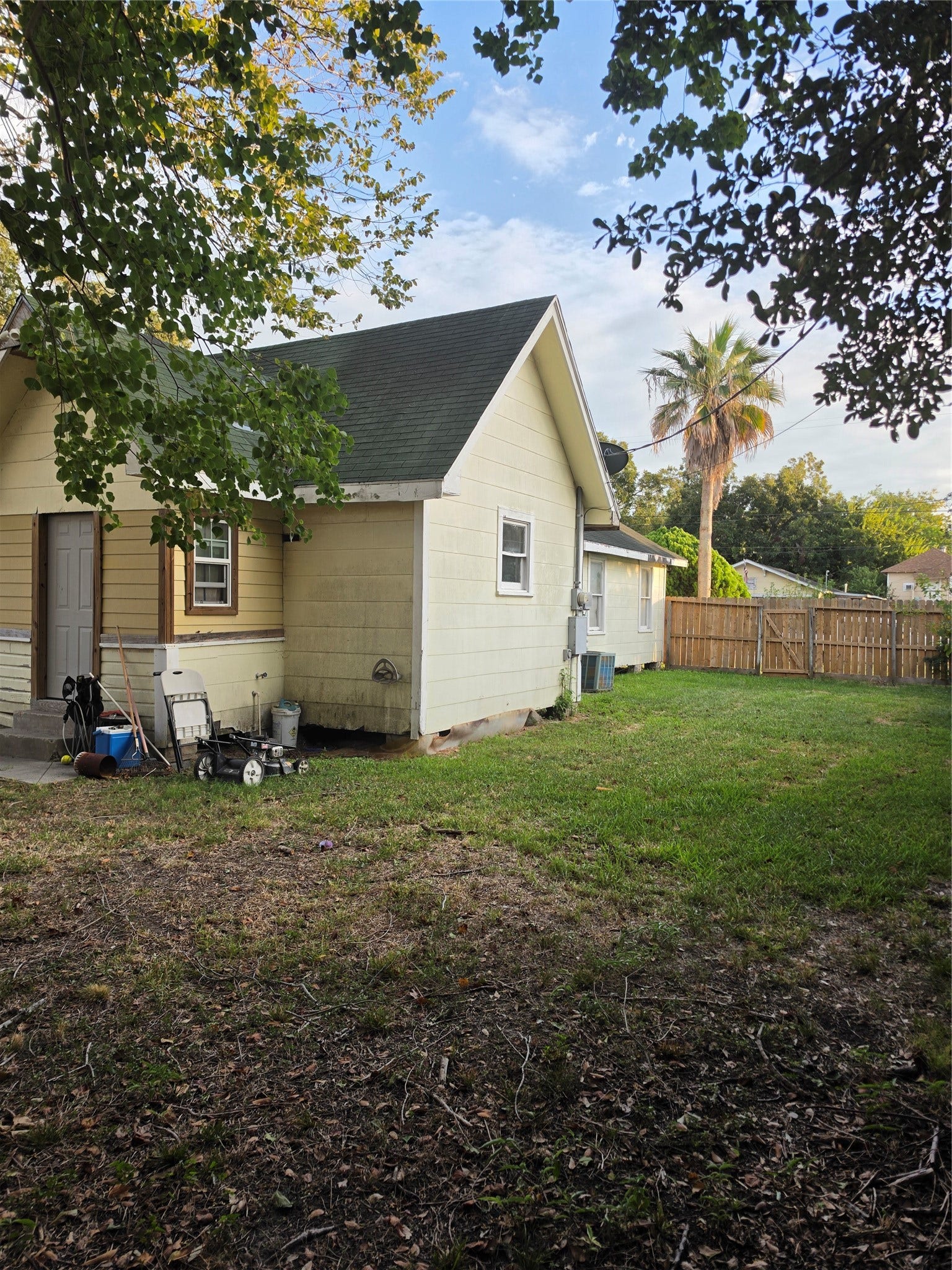 108 W Humble Street, Baytown, TX 77520 108 W Humble Street, Baytown, TX 77520