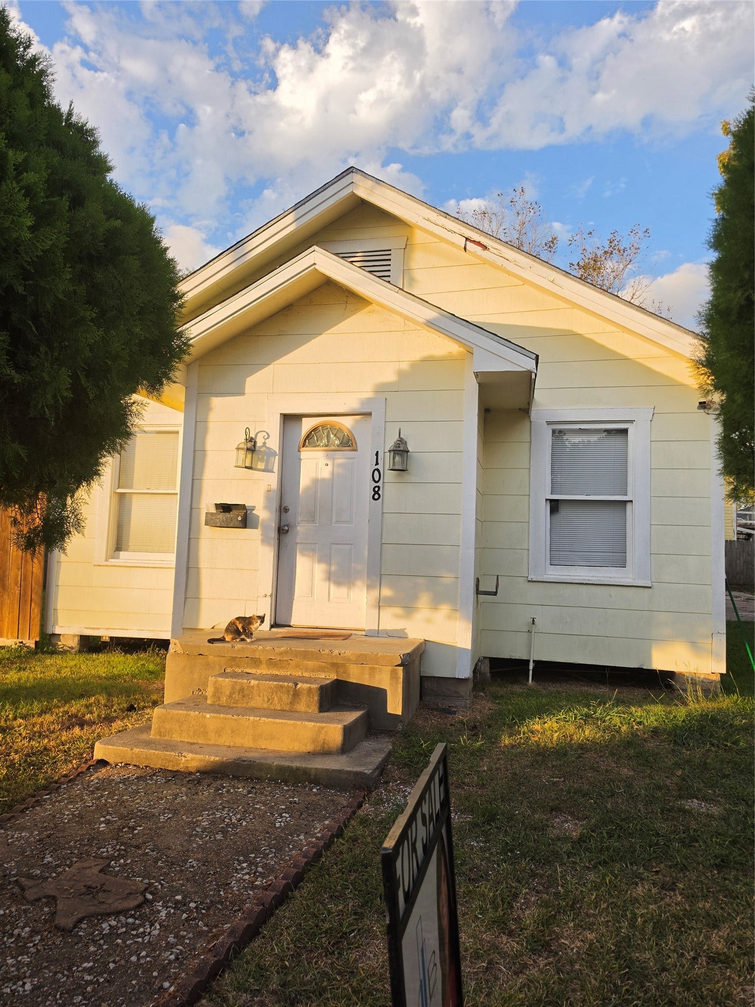 108 W Humble Street, Baytown, TX 77520 108 W Humble Street, Baytown, TX 77520