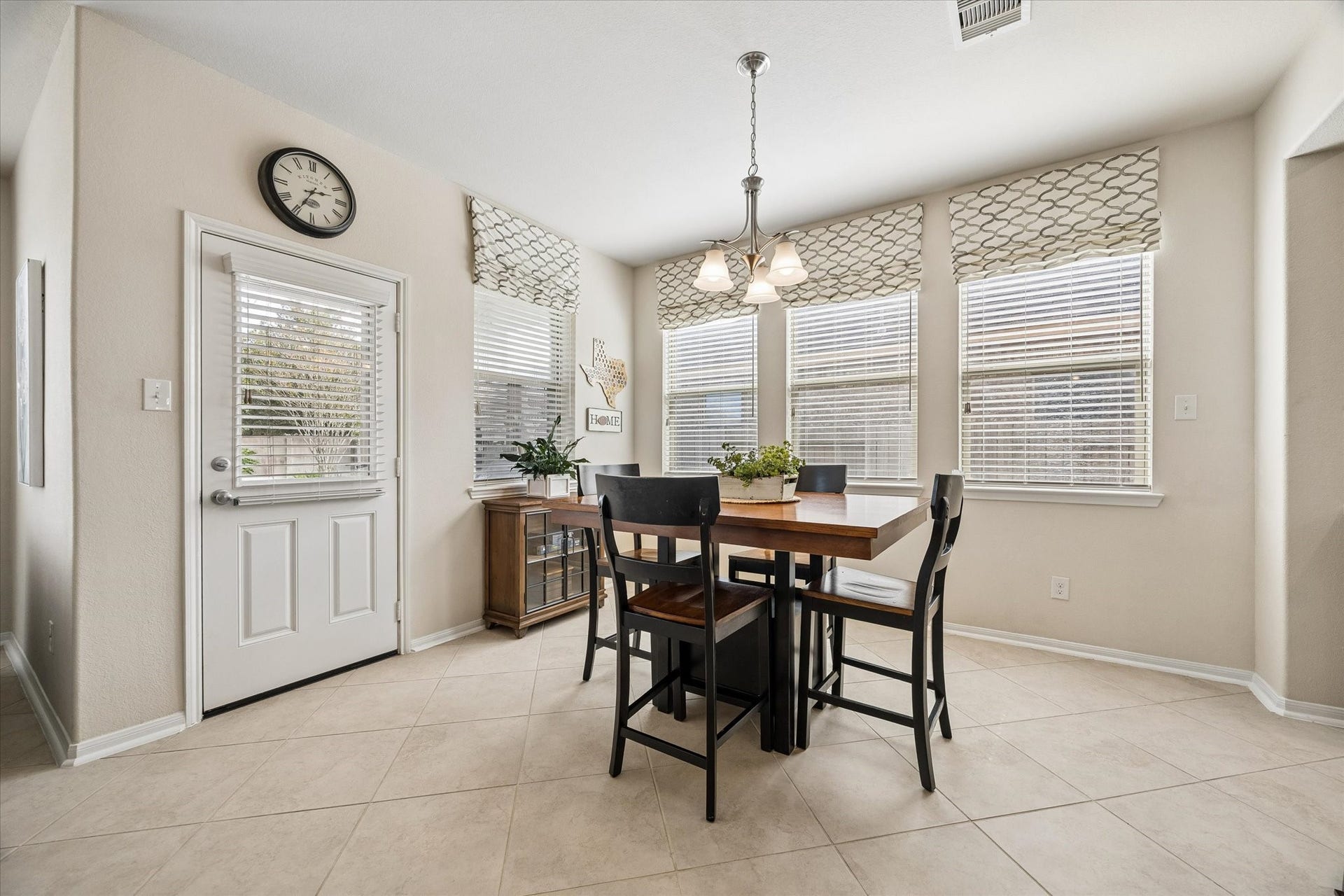 2816 Pranzo Lane, League City, TX 77573 Breakfast room