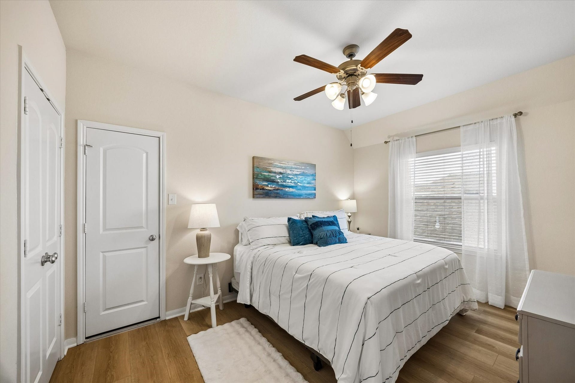 2816 Pranzo Lane, League City, TX 77573 Upstairs bedroom with ensuite bathroom