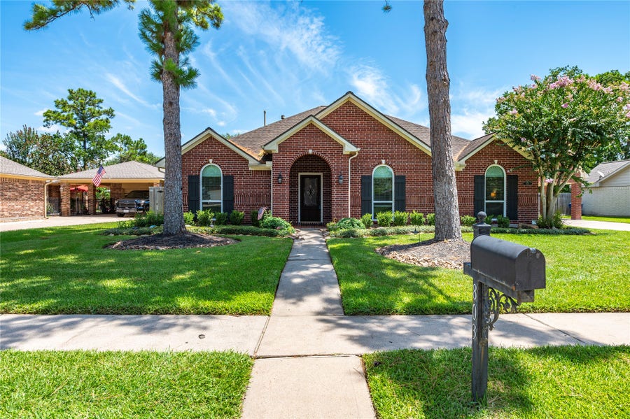 Property photo for 803 Hackberry Lane, Friendswood, TX