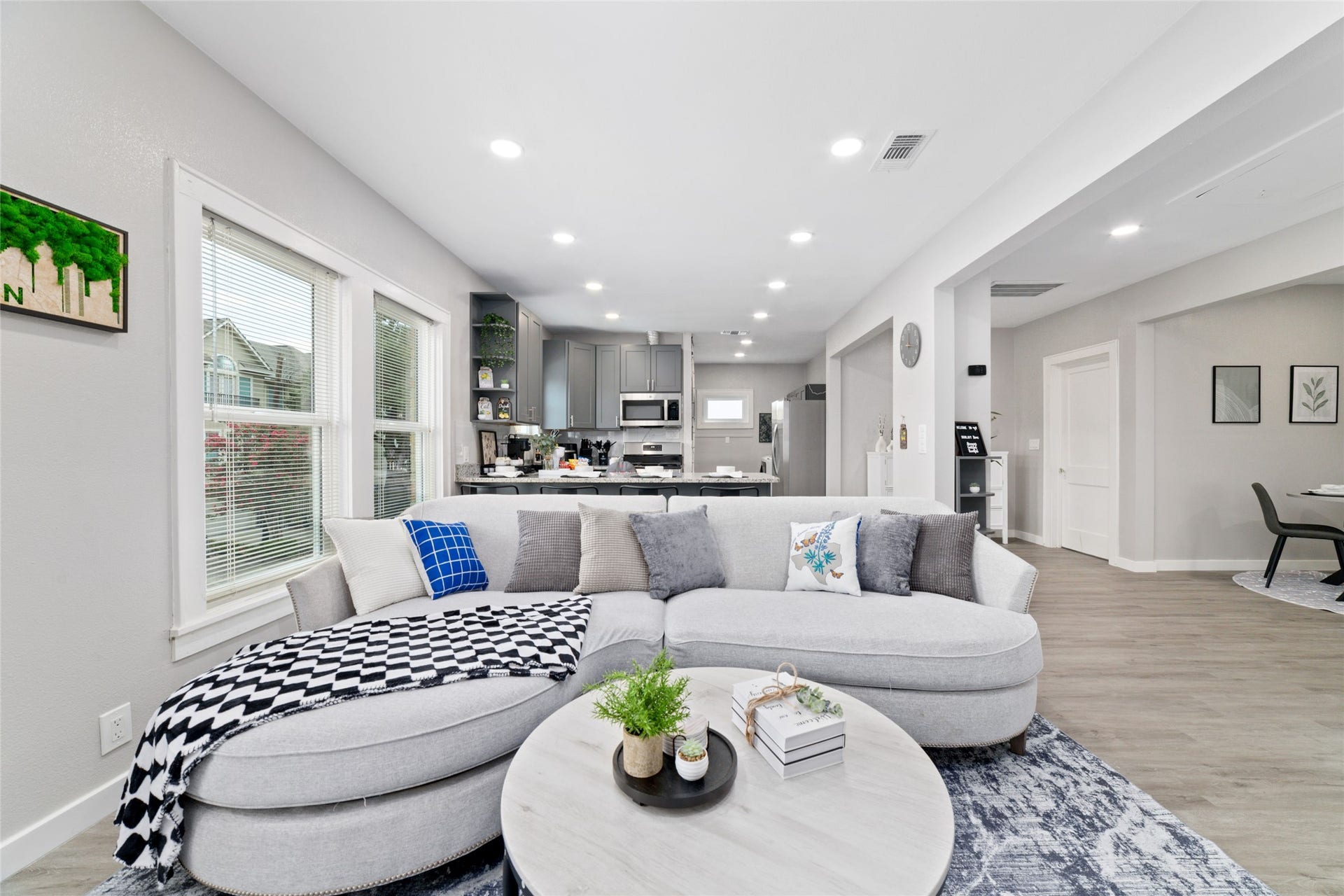 2501 Dunlavy Street, Houston, TX 77006 2501 Dunlavy Street, Houston, TX 77006