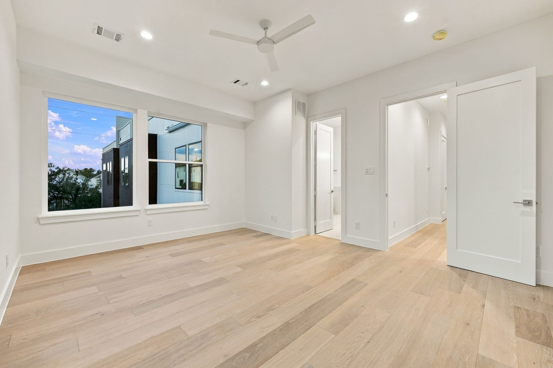 1110 Peden Street, #A or B, Houston, TX 77006 Primary bedroom suite. No carpet.