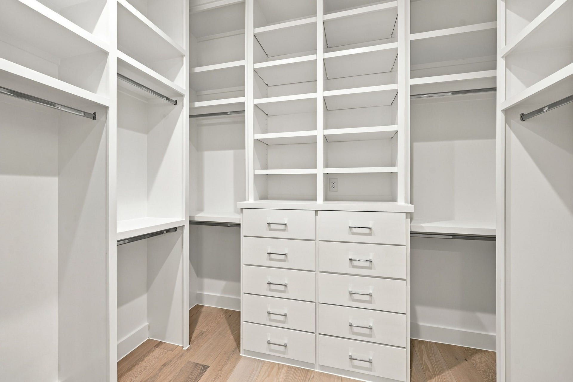 1110 Peden Street, #A or B, Houston, TX 77006 Walk-in closet with custom built-ins and plenty of storage.
