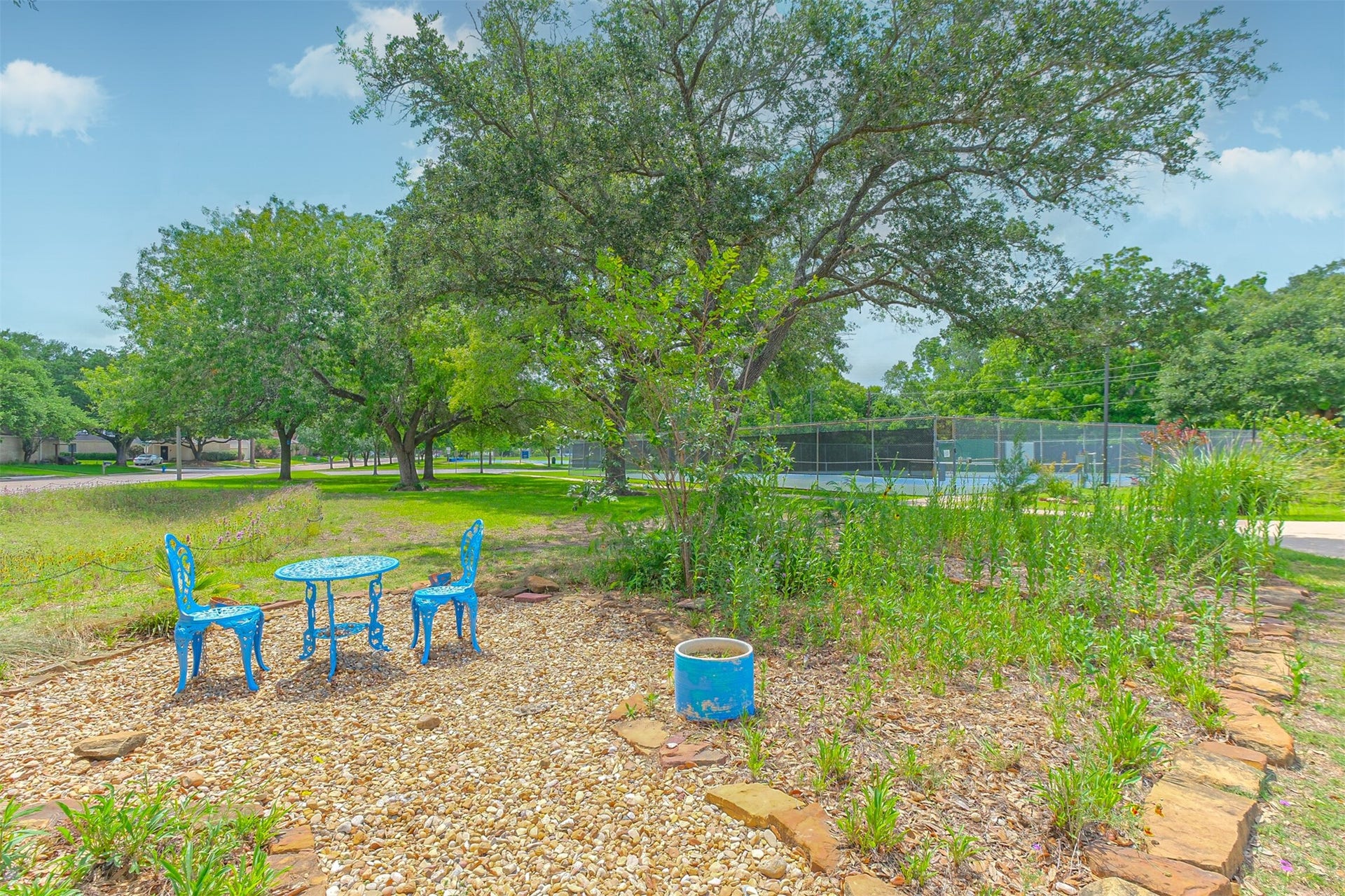 14211 Swiss Hill Drive, Houston, TX 77077 The amenities in this neighborhood are unmatched!