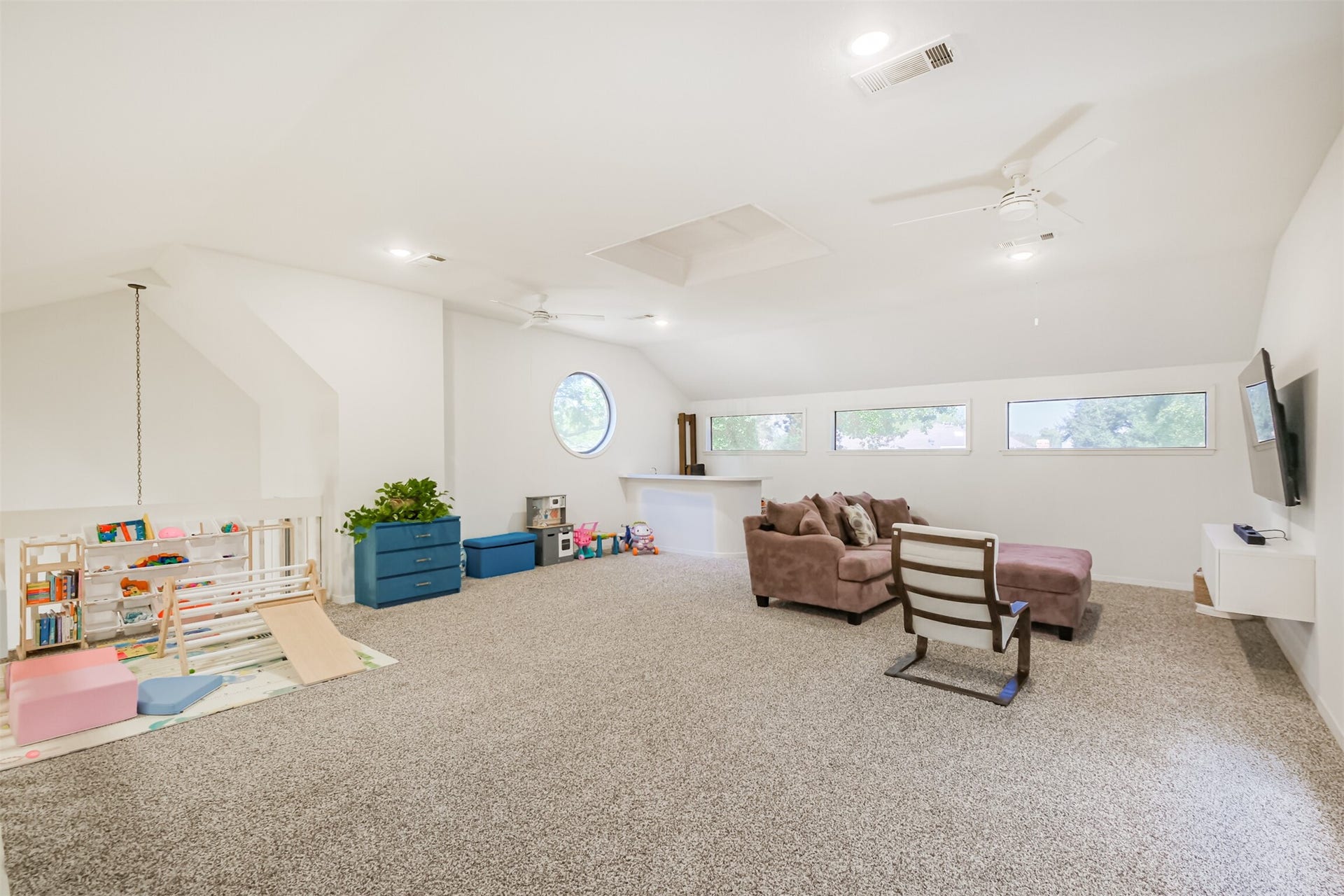 14211 Swiss Hill Drive, Houston, TX 77077 Upstairs you will find the very spacious game room with two ceiling fans and carpet floors.