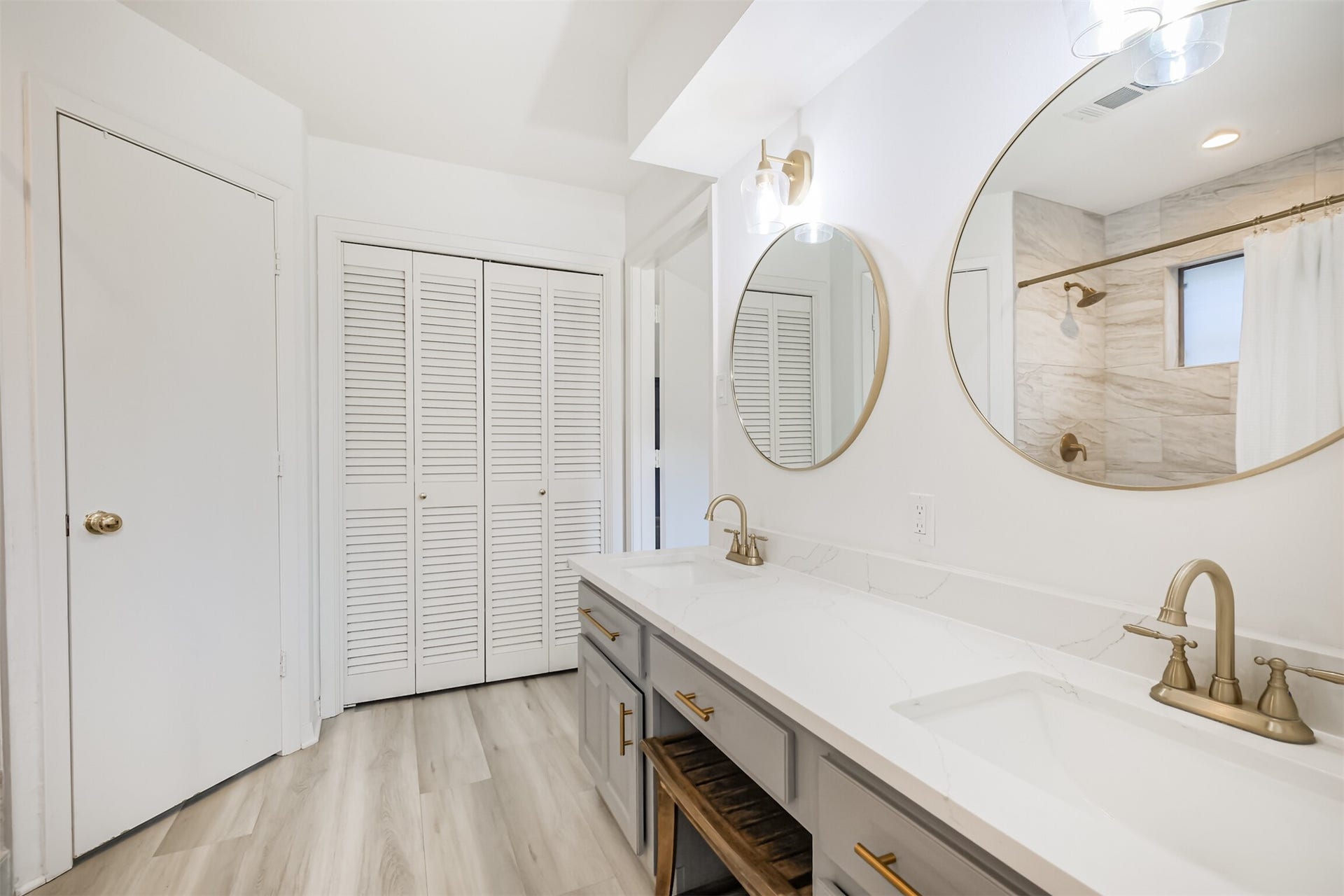 14211 Swiss Hill Drive, Houston, TX 77077 The primary has two walk-in closets and a linen closet.