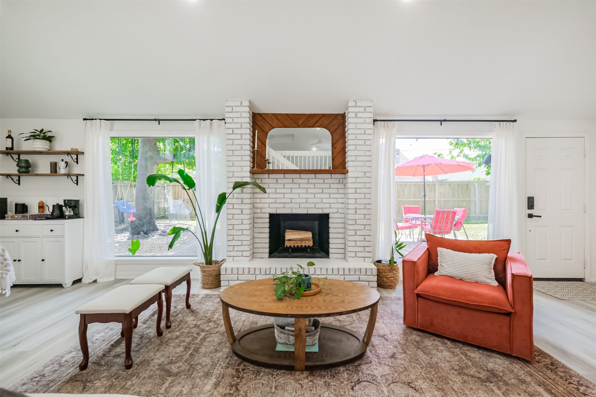14211 Swiss Hill Drive, Houston, TX 77077 There is plenty of natural lighting throughout the living spaces!