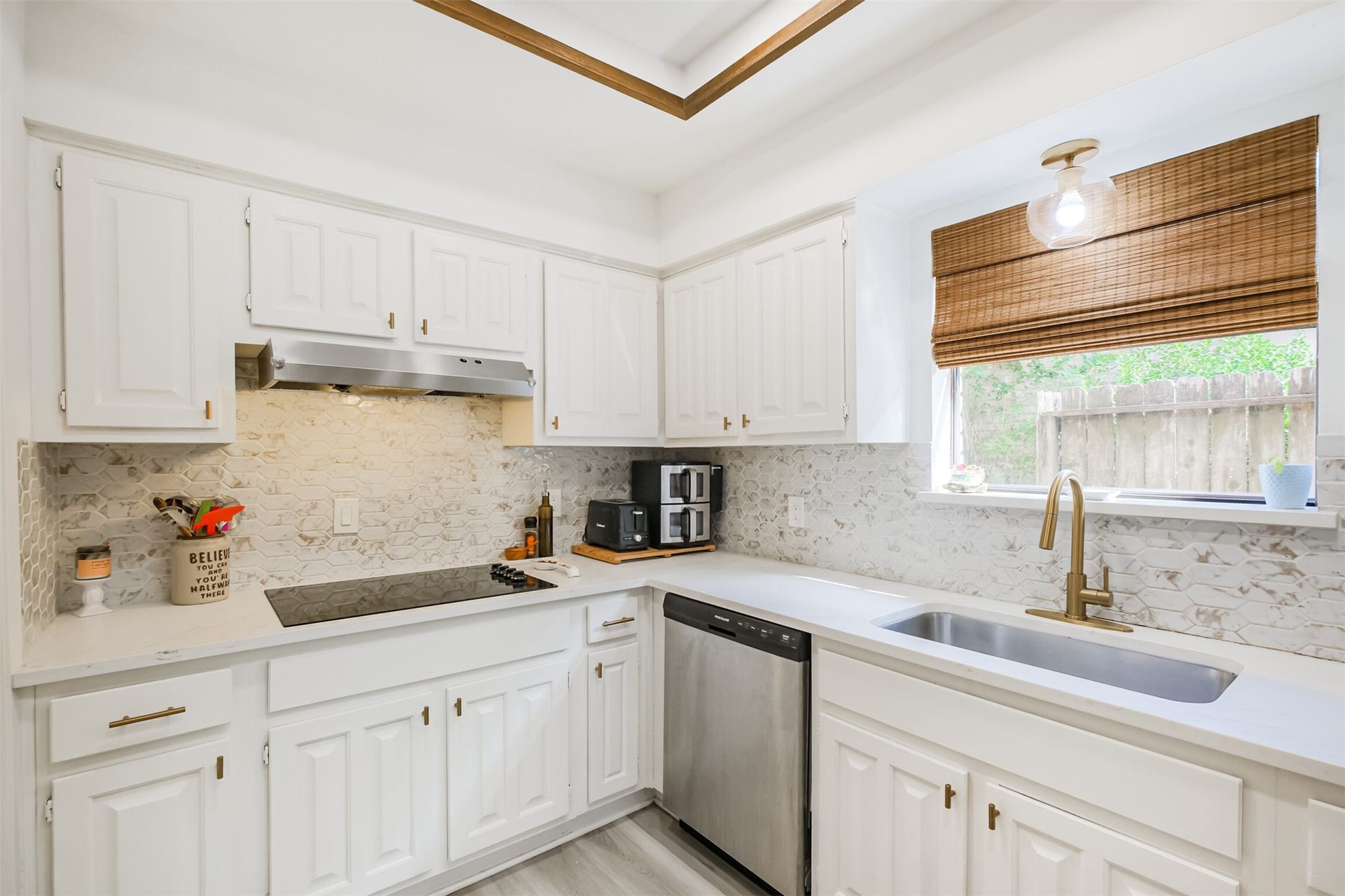 14211 Swiss Hill Drive, Houston, TX 77077 Take a look at the gorgeous backsplash!