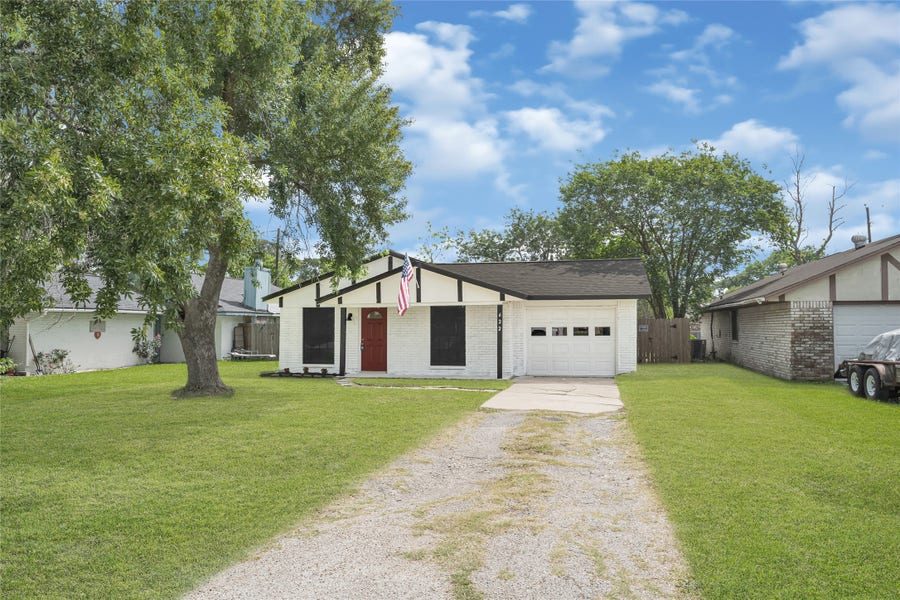 Property photo for 622 N 13th Street, La Porte, TX