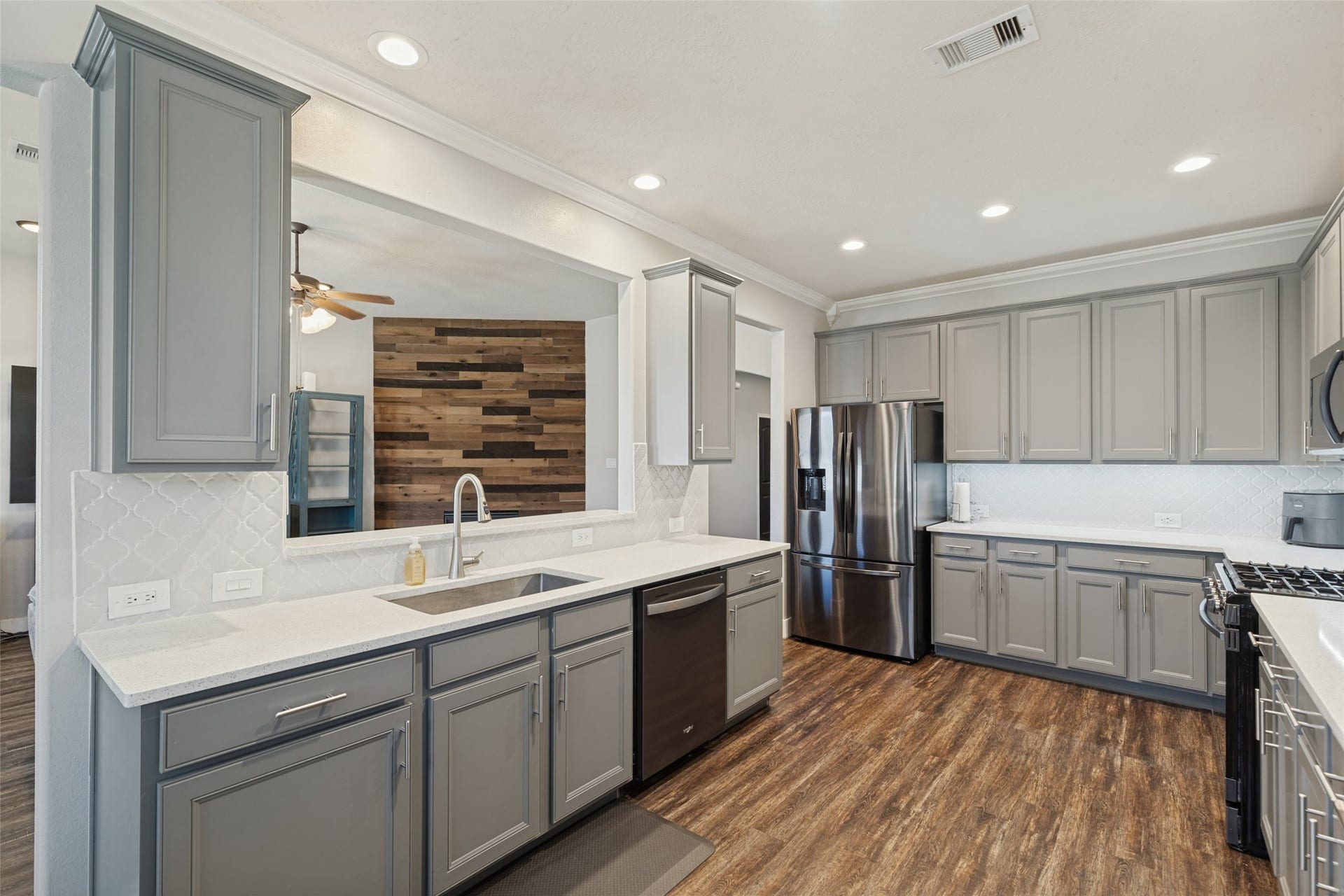 801 Harvard Pointe Drive, League City, TX 77573 801 Harvard Pointe Drive, League City, TX 77573