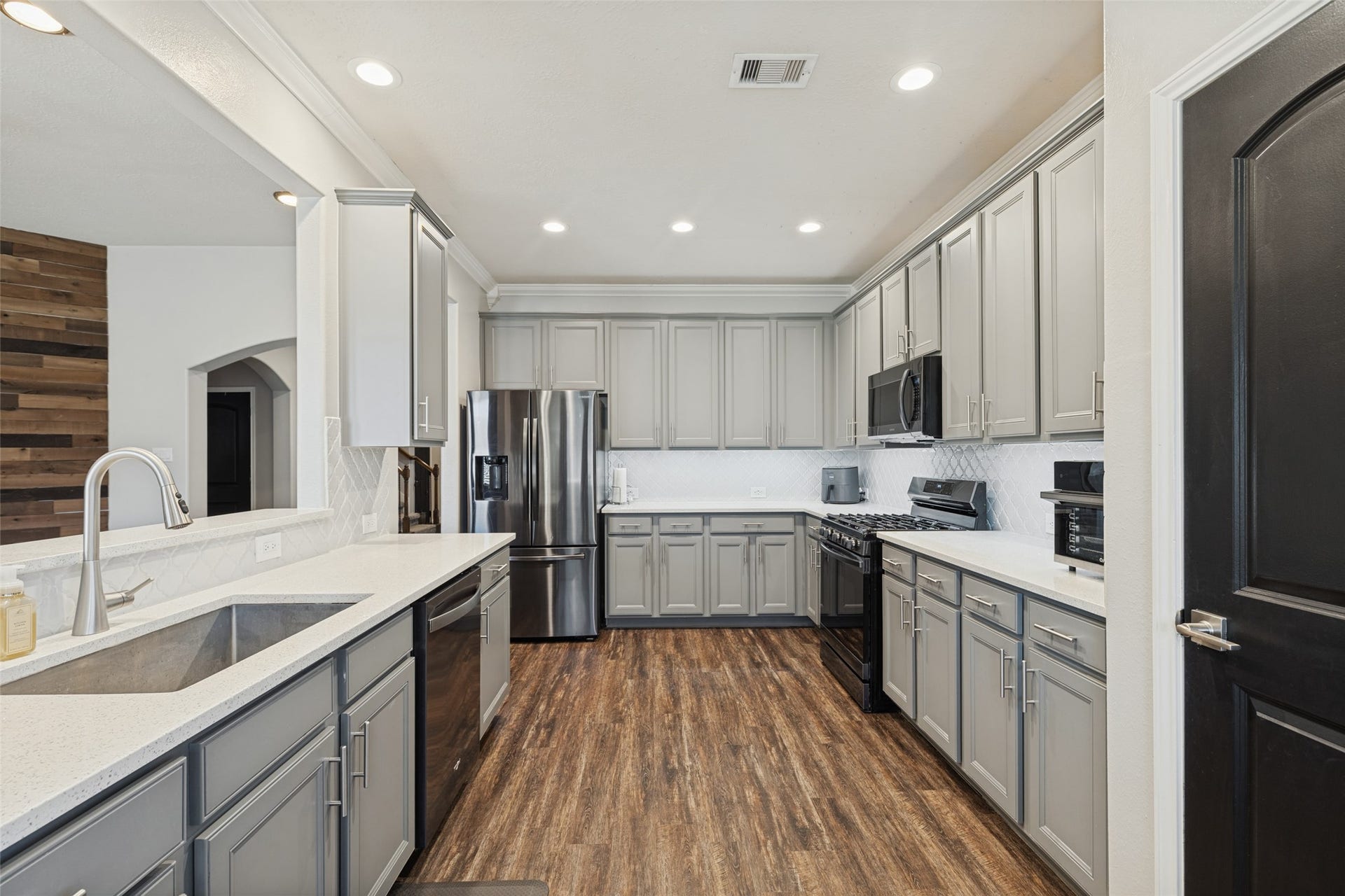 801 Harvard Pointe Drive, League City, TX 77573 801 Harvard Pointe Drive, League City, TX 77573