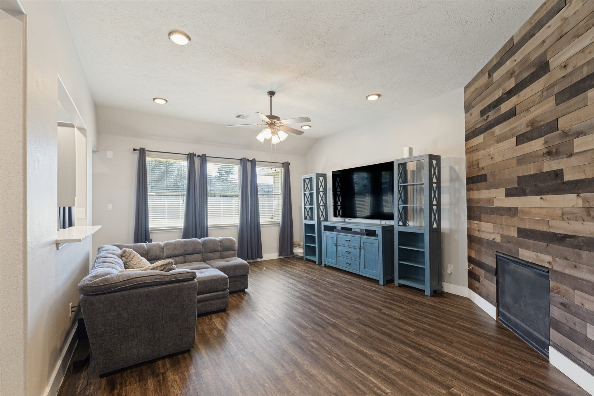 801 Harvard Pointe Drive, League City, TX 77573 801 Harvard Pointe Drive, League City, TX 77573
