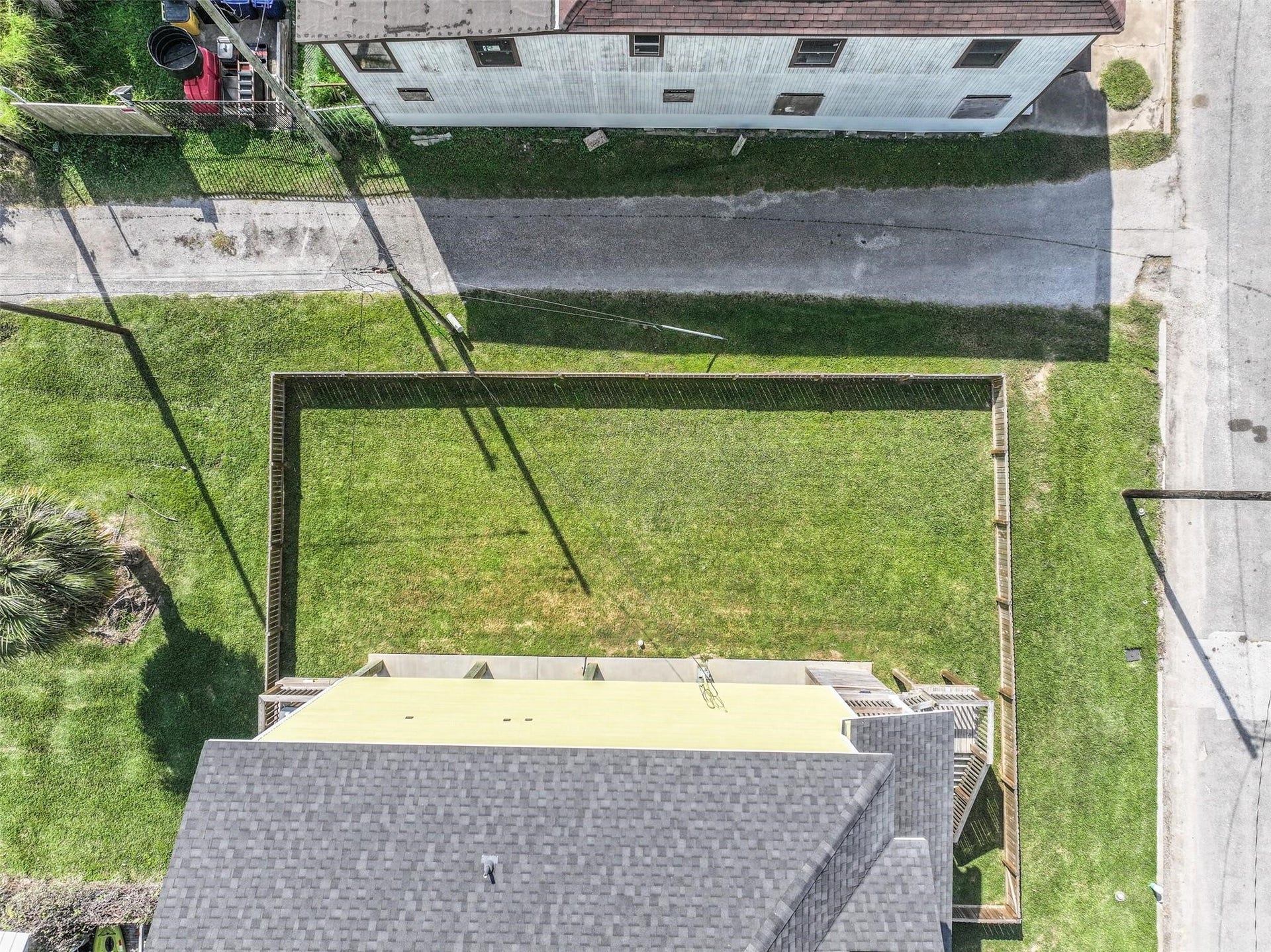 614 38th Street, Galveston, TX 77550 Bird's-eye view of the lot.