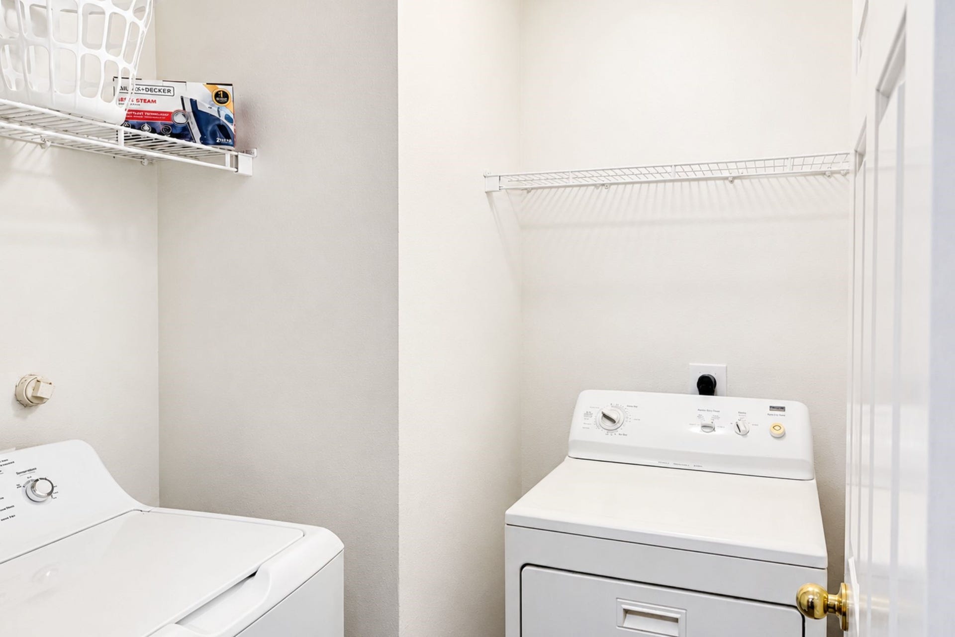2403 Orchard Run, Fresno, TX 77545 Laundry Room