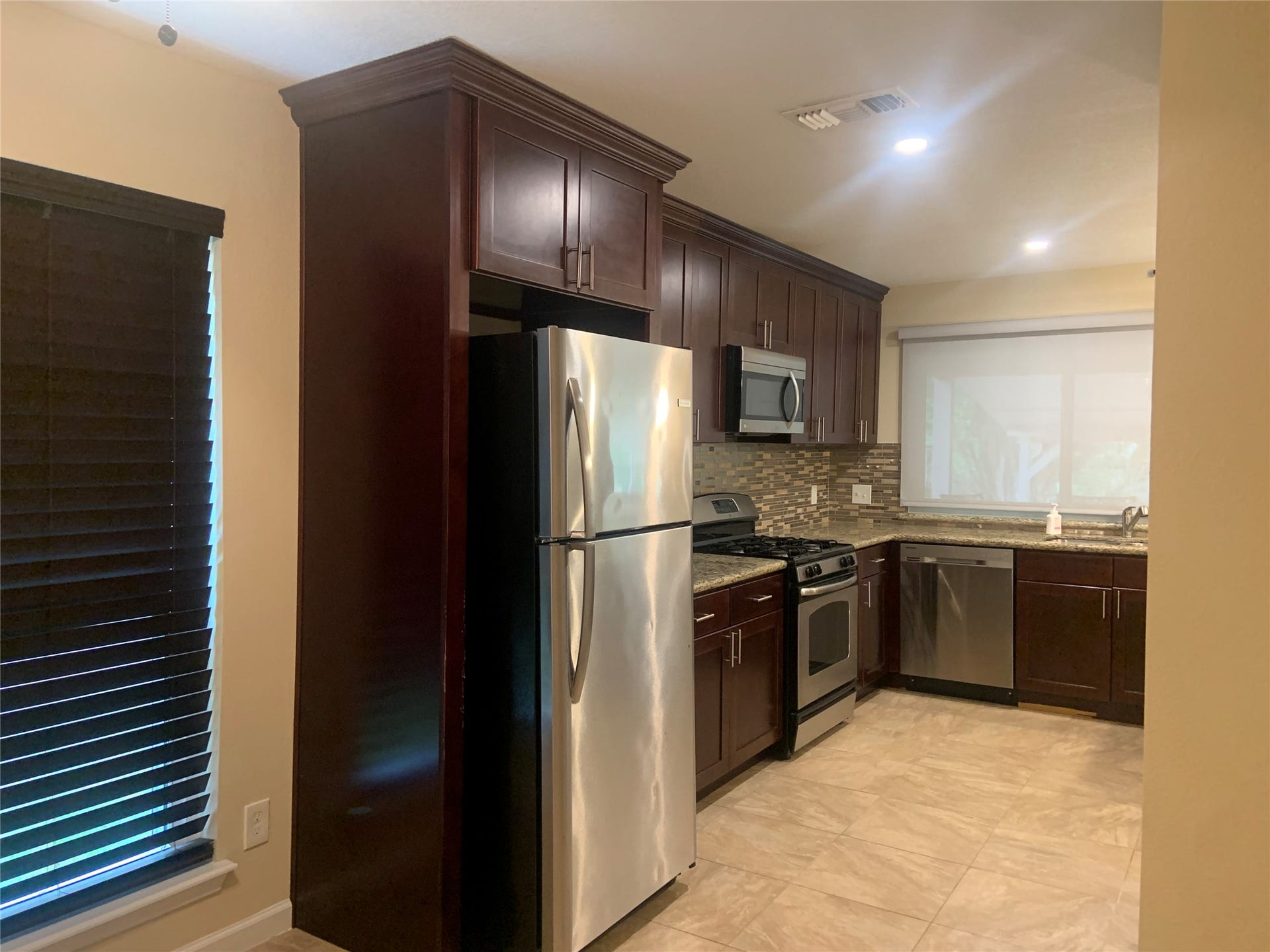 16618 Oxnard Lane, Friendswood, TX 77546 16618 Oxnard Lane, Friendswood, TX 77546