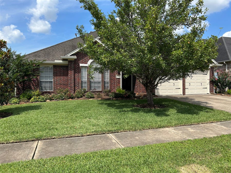 Property photo for 1203 Lake Shore Drive, Pearland, TX
