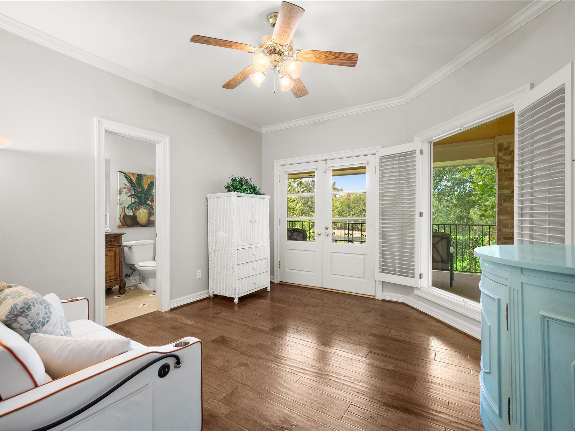 Generously sized secondary bedrooms offer exceptional flexibility, easily accommodating overnight guests, everyday living, a home office, or creative pursuits.