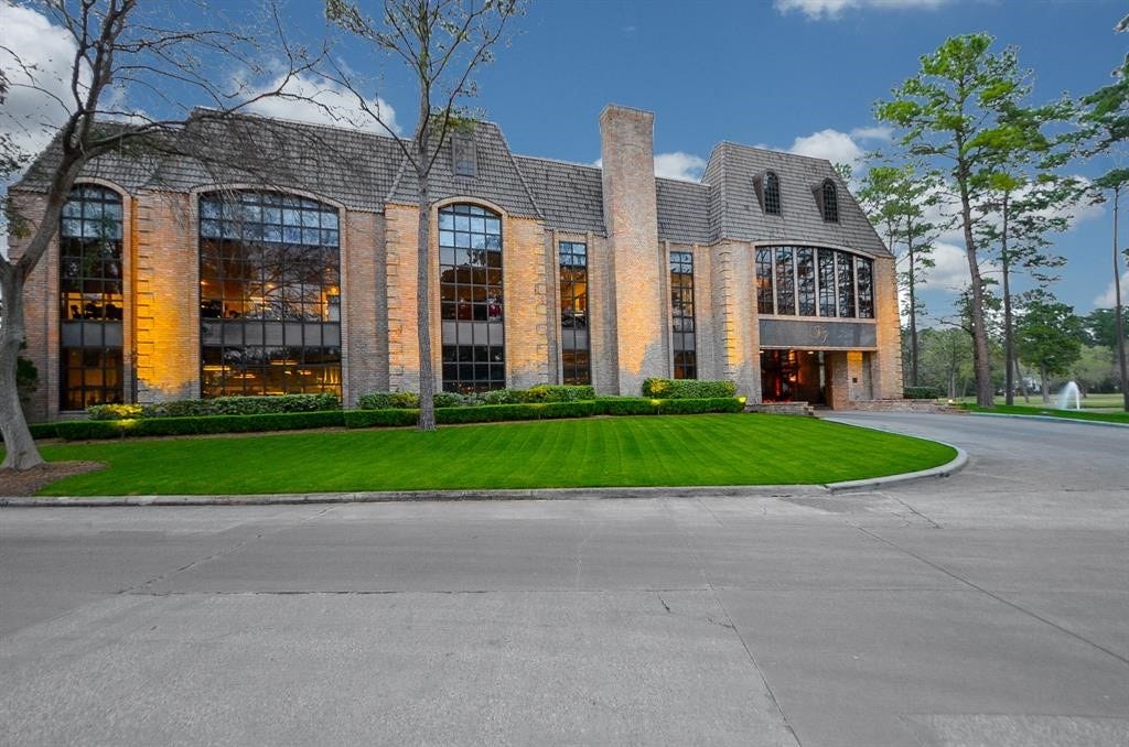 Northgate Forest Country Club offers an elevated lifestyle with elegant clubhouse amenities, dining experiences, and opportunities to gather, connect, and unwind.