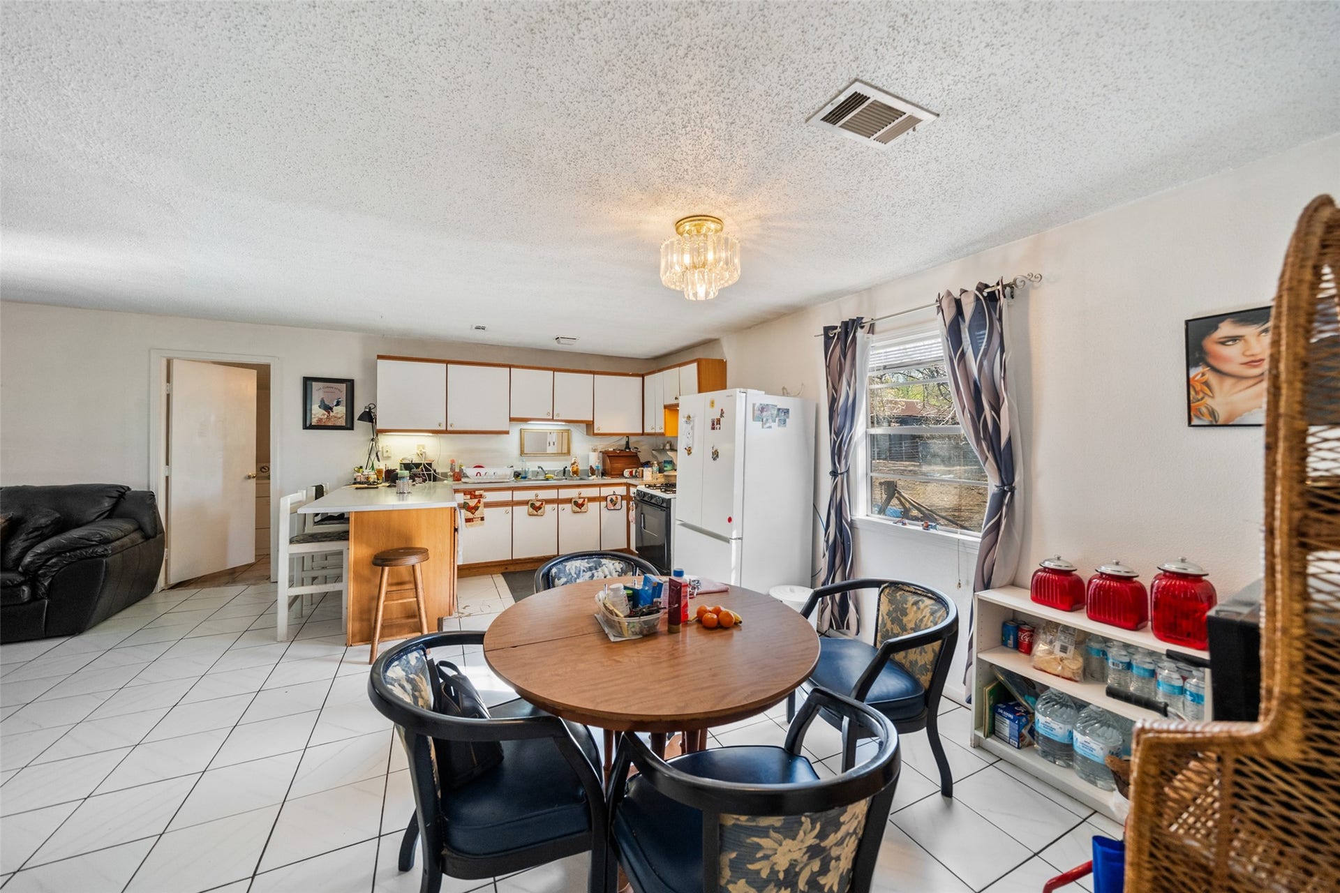 1227 Ave L, Santa Fe, TX 77510 Dining area/breakfast nook. Tile flooring