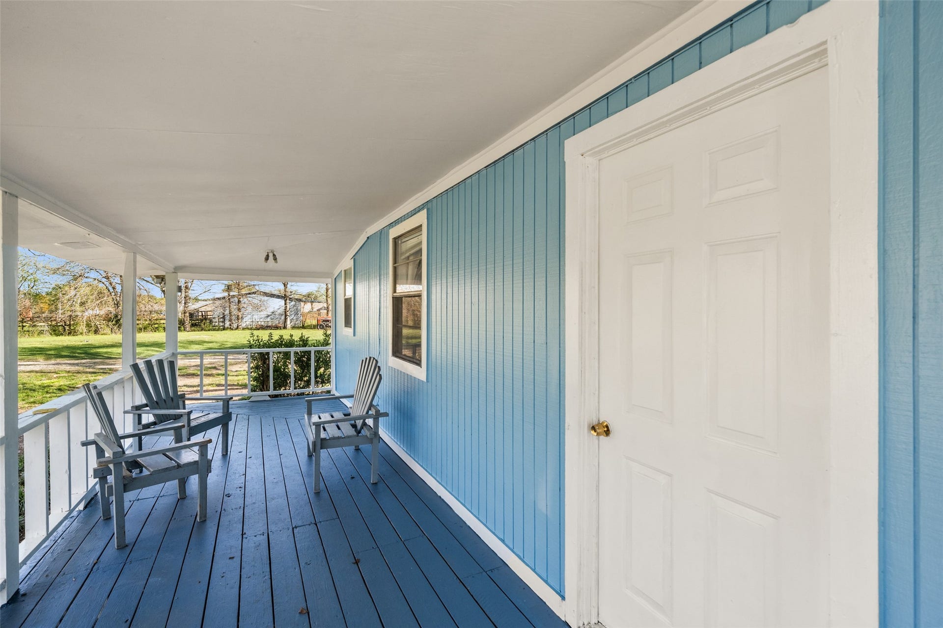 1227 Ave L, Santa Fe, TX 77510 Cozy front patio over Looking front of property