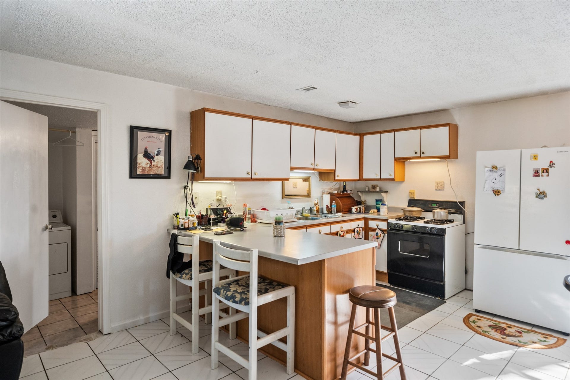 1227 Ave L, Santa Fe, TX 77510 Light and bright kitchen!
Plenty of natural light