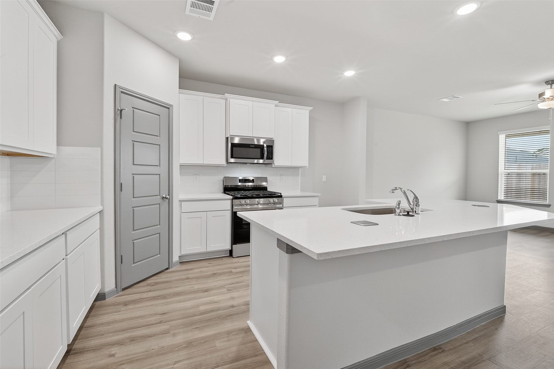 1008 Sunflower Terrace Drive, Magnolia, TX 77355