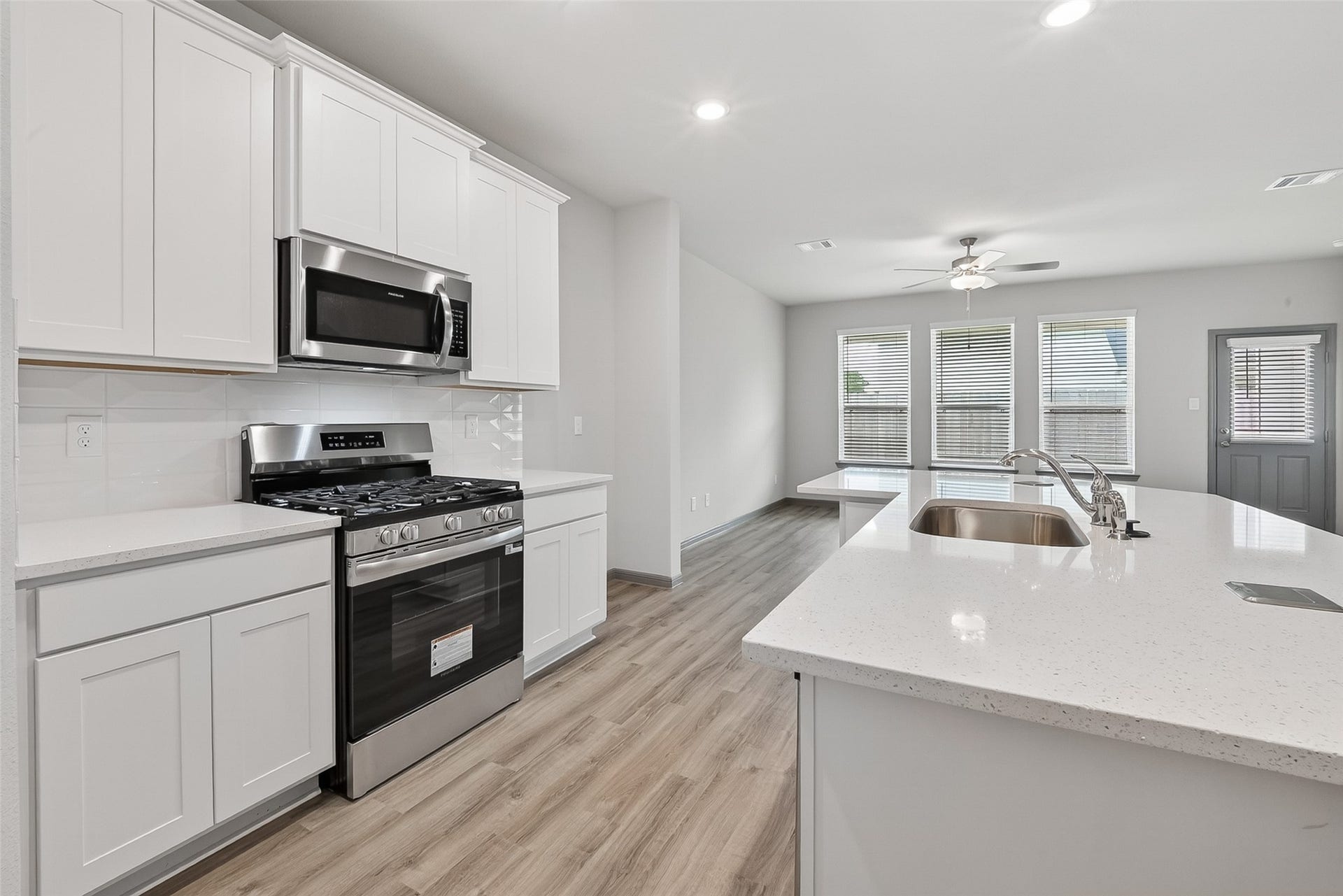 1008 Sunflower Terrace Drive, Magnolia, TX 77355