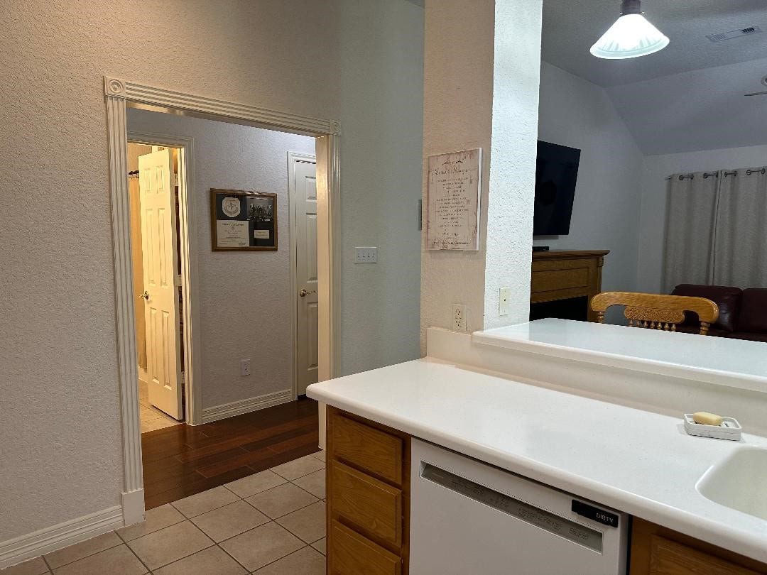 603 Manor Drive, Angleton, TX 77515 603 Manor Drive, Angleton, TX 77515