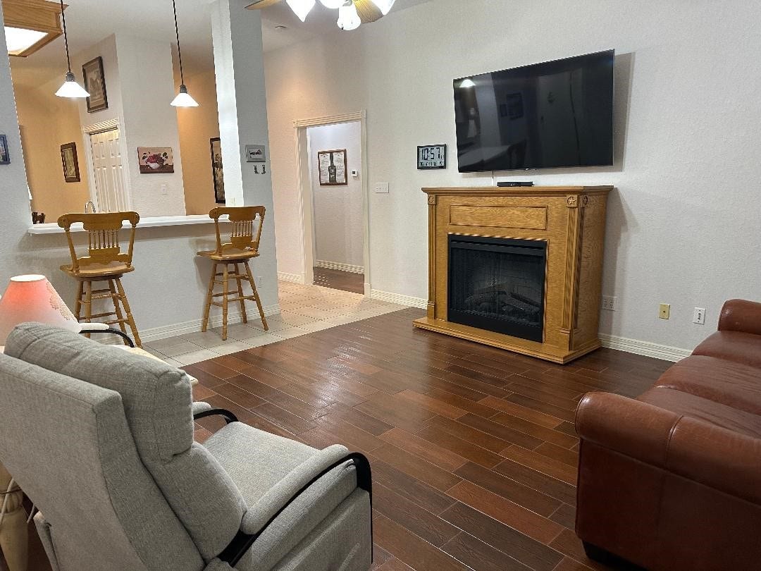 603 Manor Drive, Angleton, TX 77515 603 Manor Drive, Angleton, TX 77515