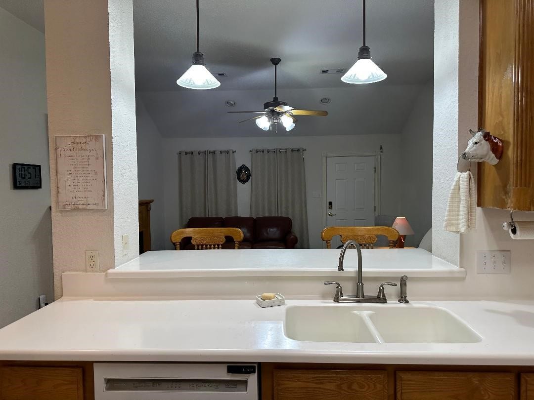 603 Manor Drive, Angleton, TX 77515 603 Manor Drive, Angleton, TX 77515