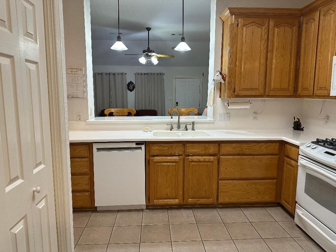 603 Manor Drive, Angleton, TX 77515 603 Manor Drive, Angleton, TX 77515