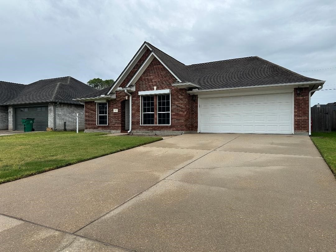 603 Manor Drive, Angleton, TX 77515 603 Manor Drive, Angleton, TX 77515