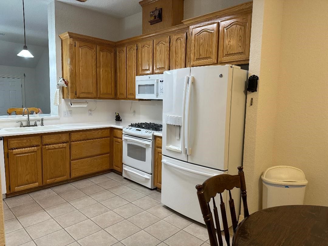 603 Manor Drive, Angleton, TX 77515 603 Manor Drive, Angleton, TX 77515