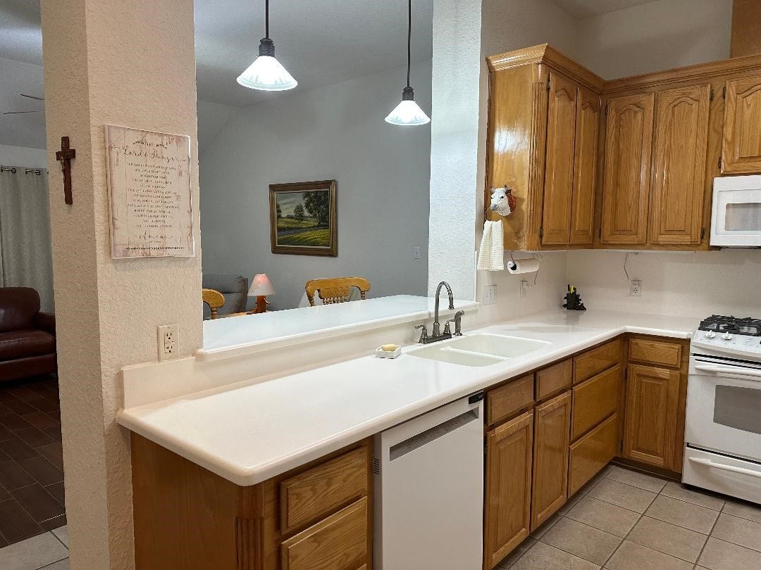 603 Manor Drive, Angleton, TX 77515 603 Manor Drive, Angleton, TX 77515
