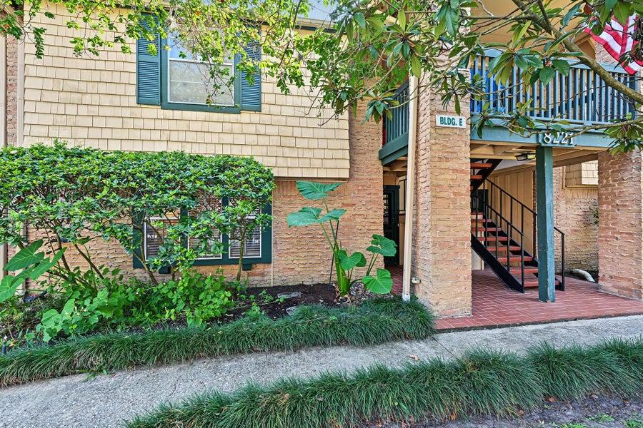 Property photo for 8221 Kingsbrook Road, #108, Houston, TX
