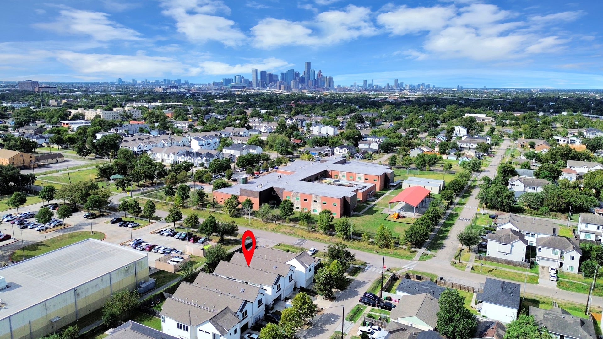 4912 Noble Street, Houston, TX 77020 easy access for commuting