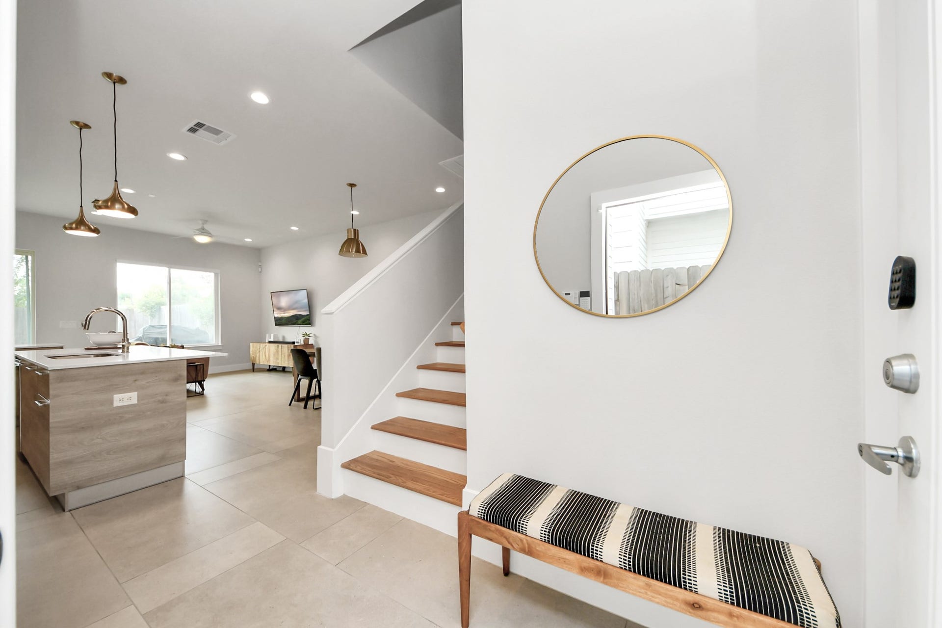 4912 Noble Street, Houston, TX 77020 Entry way