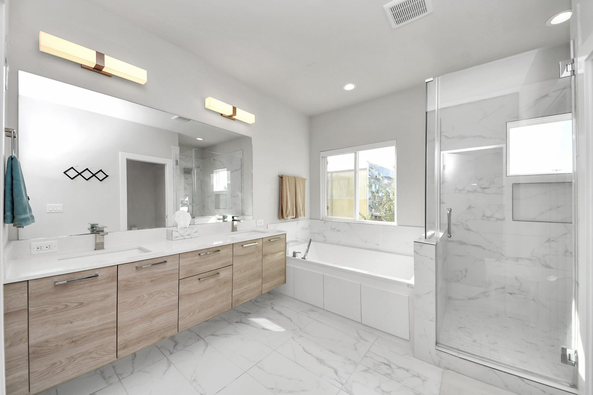 4912 Noble Street, Houston, TX 77020 primary bathroom with double sinks