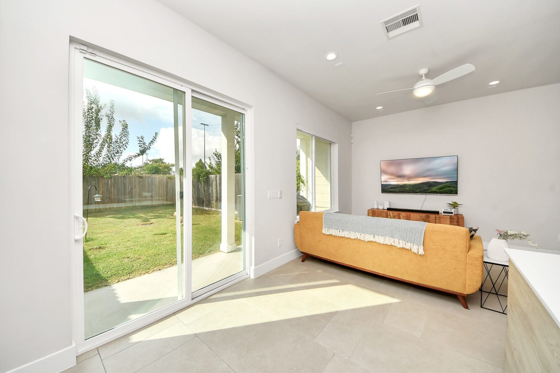 4912 Noble Street, Houston, TX 77020 tall windows and back patio doors