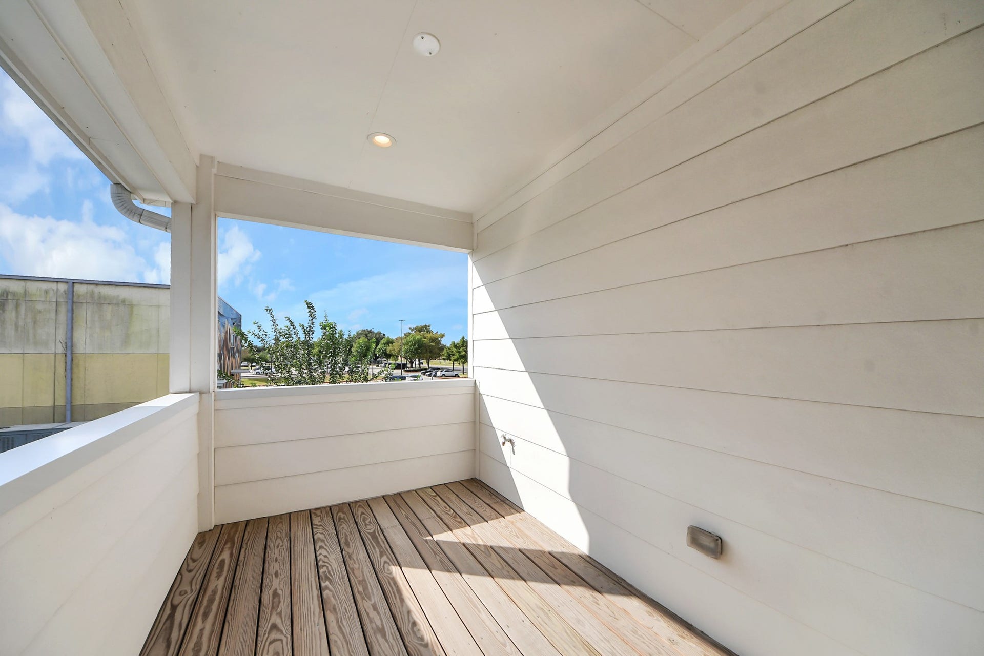 4912 Noble Street, Houston, TX 77020 private primary balcony