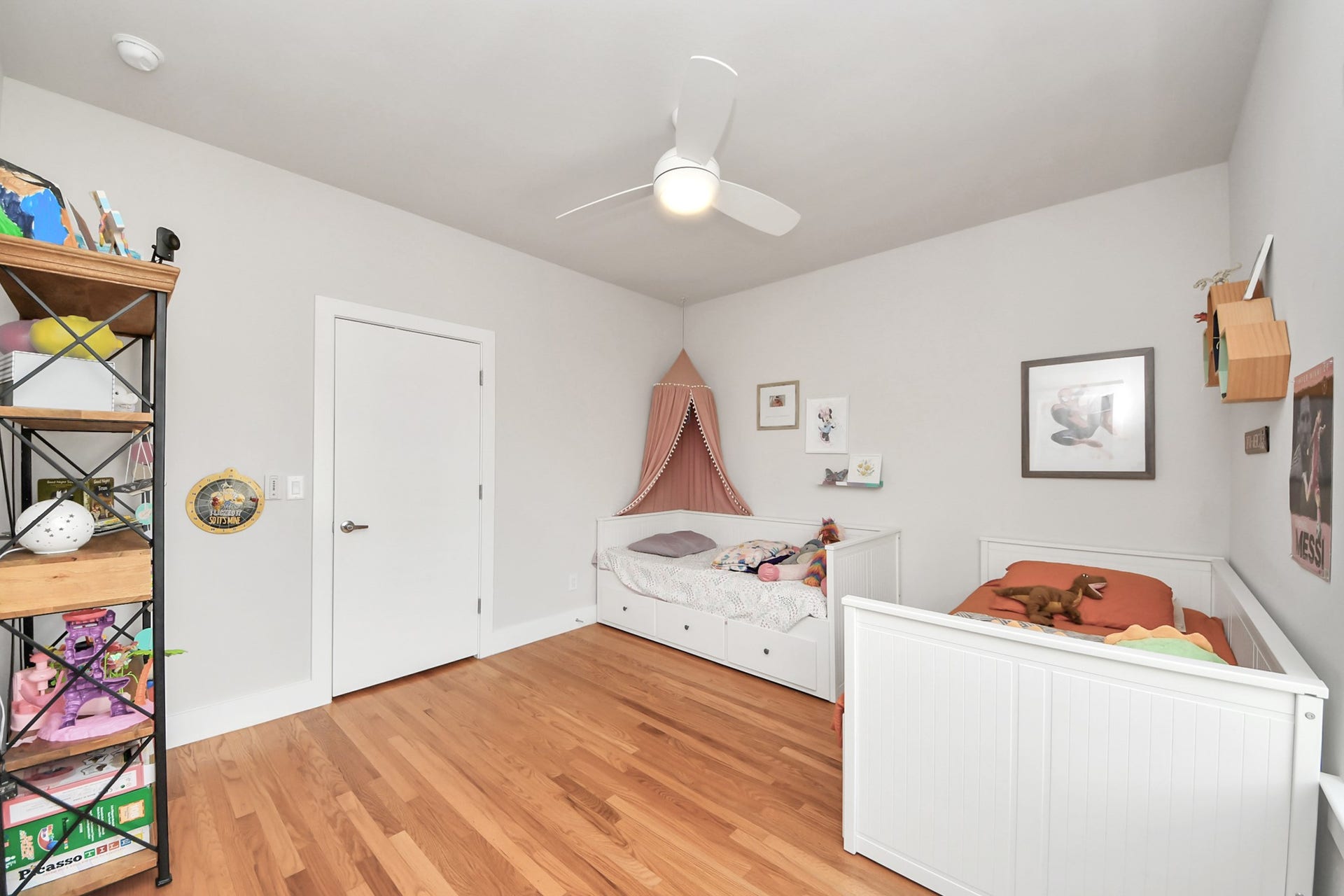 4912 Noble Street, Houston, TX 77020 spacious secondary bedroom