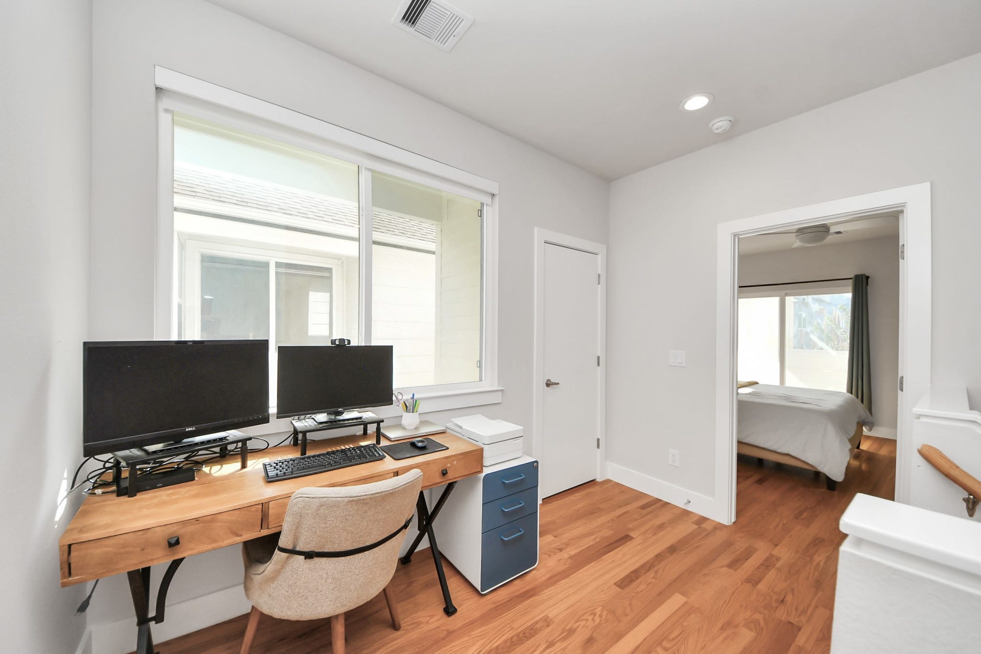 4912 Noble Street, Houston, TX 77020 office set up near stairs