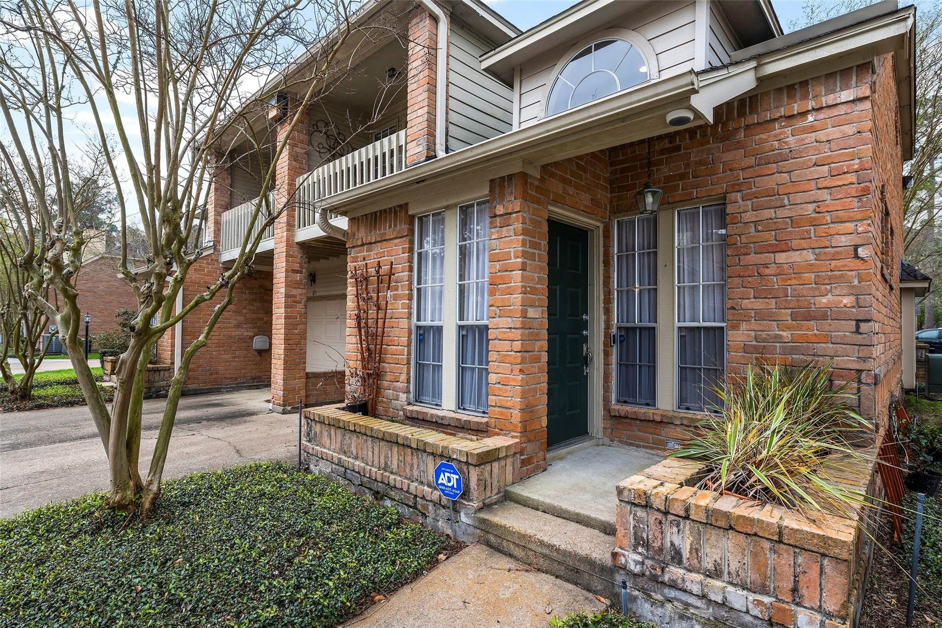 5515 Strack Road, #120, Houston, TX 77069 Convenient Corner Unit