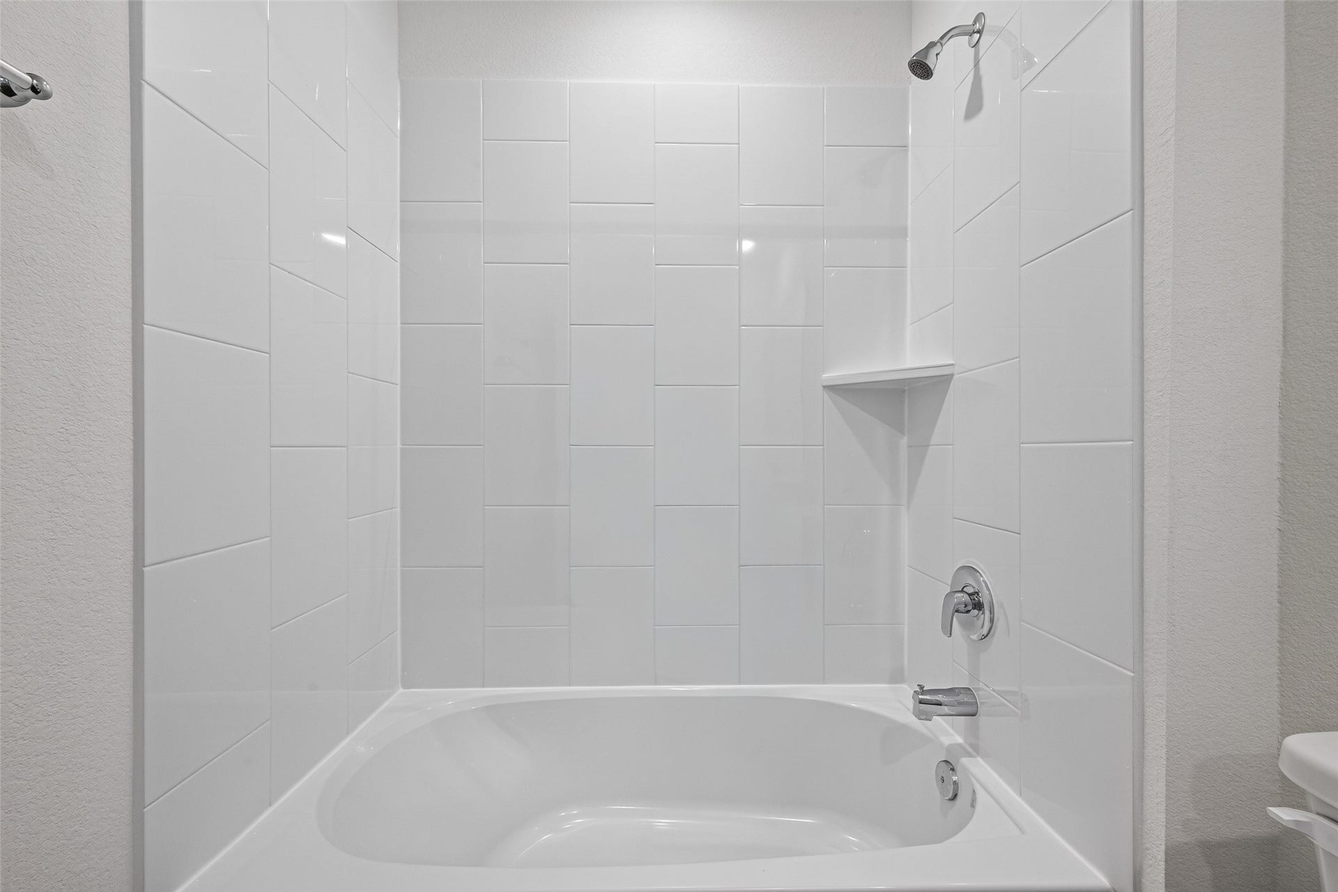 31214 Carmelas Landing Drive, Fulshear, TX 77441 Hallway bathroom tub/shower
