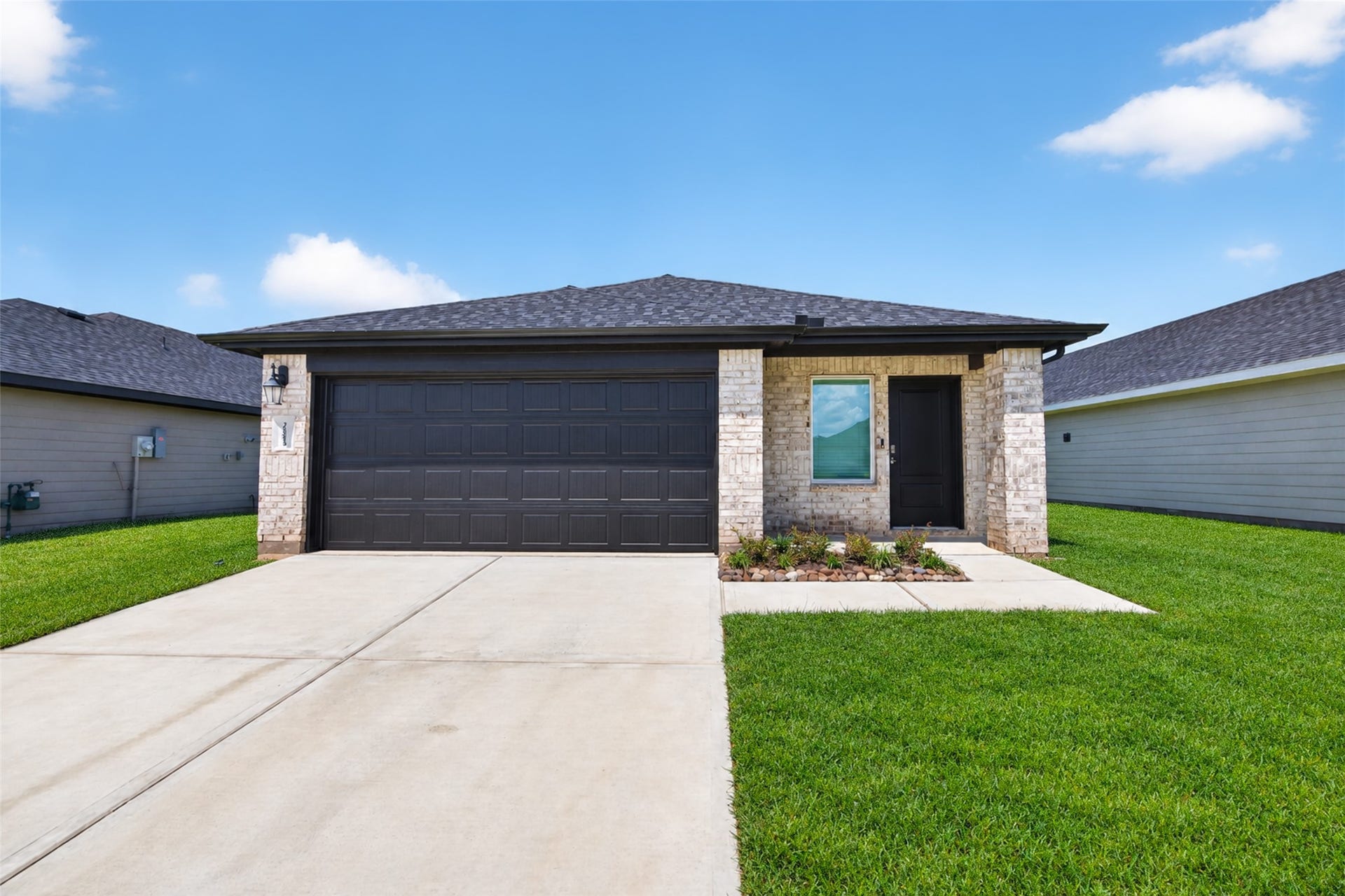 31214 Carmelas Landing Drive, Fulshear, TX 77441 Driveway view of the home
