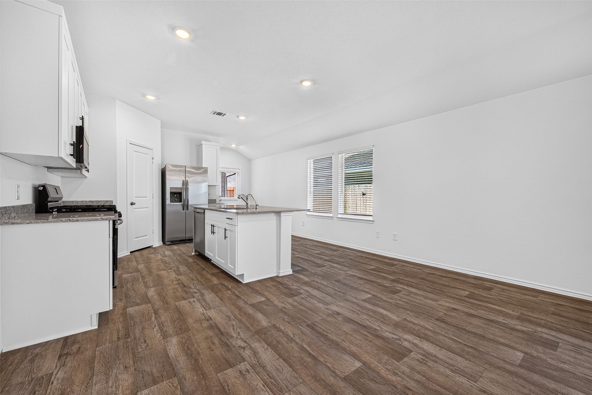31214 Carmelas Landing Drive, Fulshear, TX 77441 Side of the kitchen