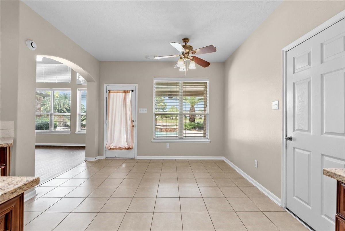 1618 Stoney Lake Drive, Friendswood, TX 77546 Breakfast area.
