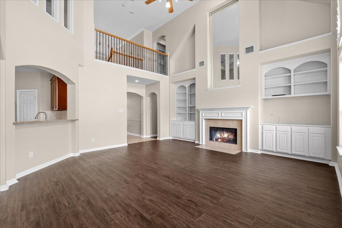 1618 Stoney Lake Drive, Friendswood, TX 77546 Gas fireplace!